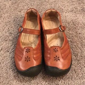 COMFORTABLE, CUTE, KEEN CUSH sz 6.5